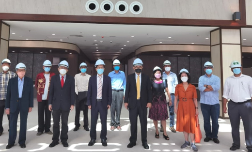 教育部副部長和總領事參觀拉曼大學醫院工地